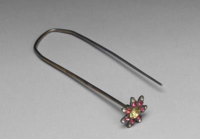 图片[2]-Gilt silver hairpin decorated with faceted glass inlay.-China Archive